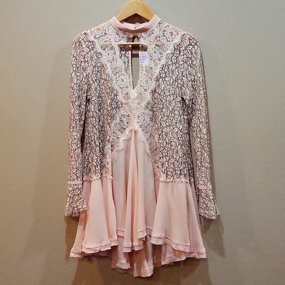 Free People Sweet and sexy lace top dress or tunic Size M